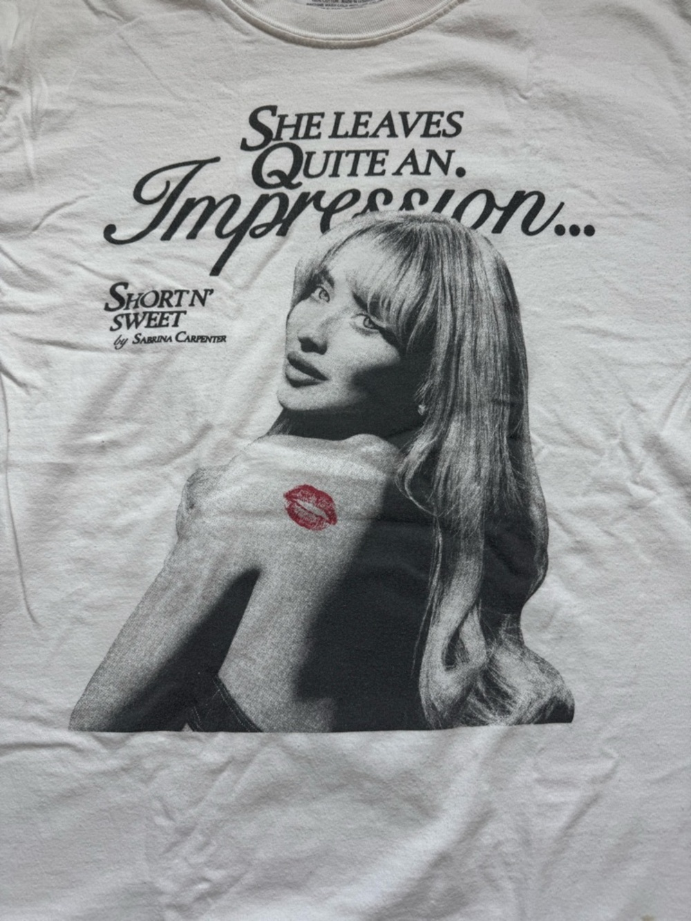 Sabrina Carpenter Graphic Womens Tee - She Leaves Quite An Impression - Picture 2 of 5